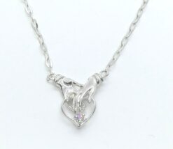 Gargantilla plata cogidos de la mano