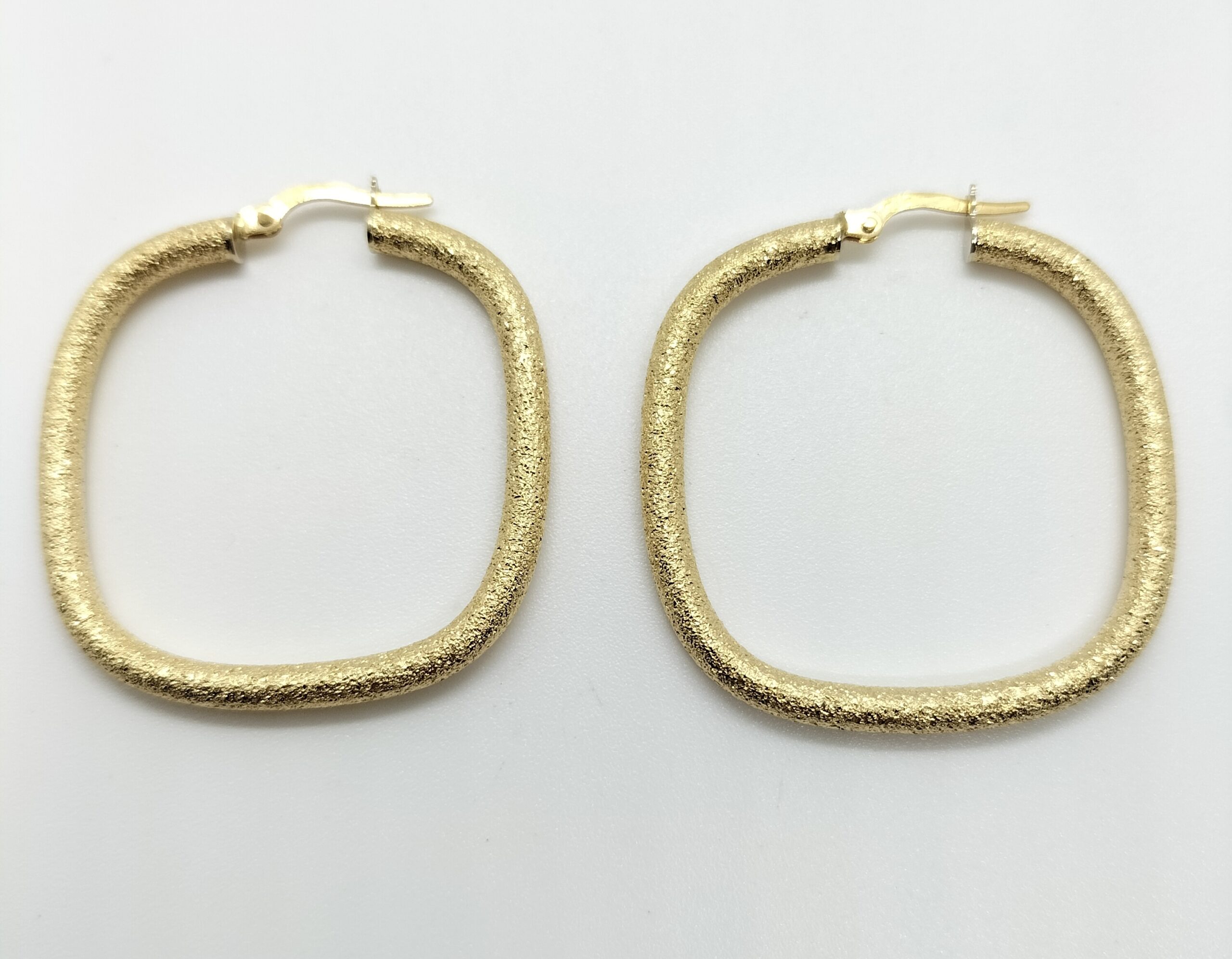 Pendientes aro cuadrado matizado medida 36 x 3 mm, oro 18 k - Imagen 4
